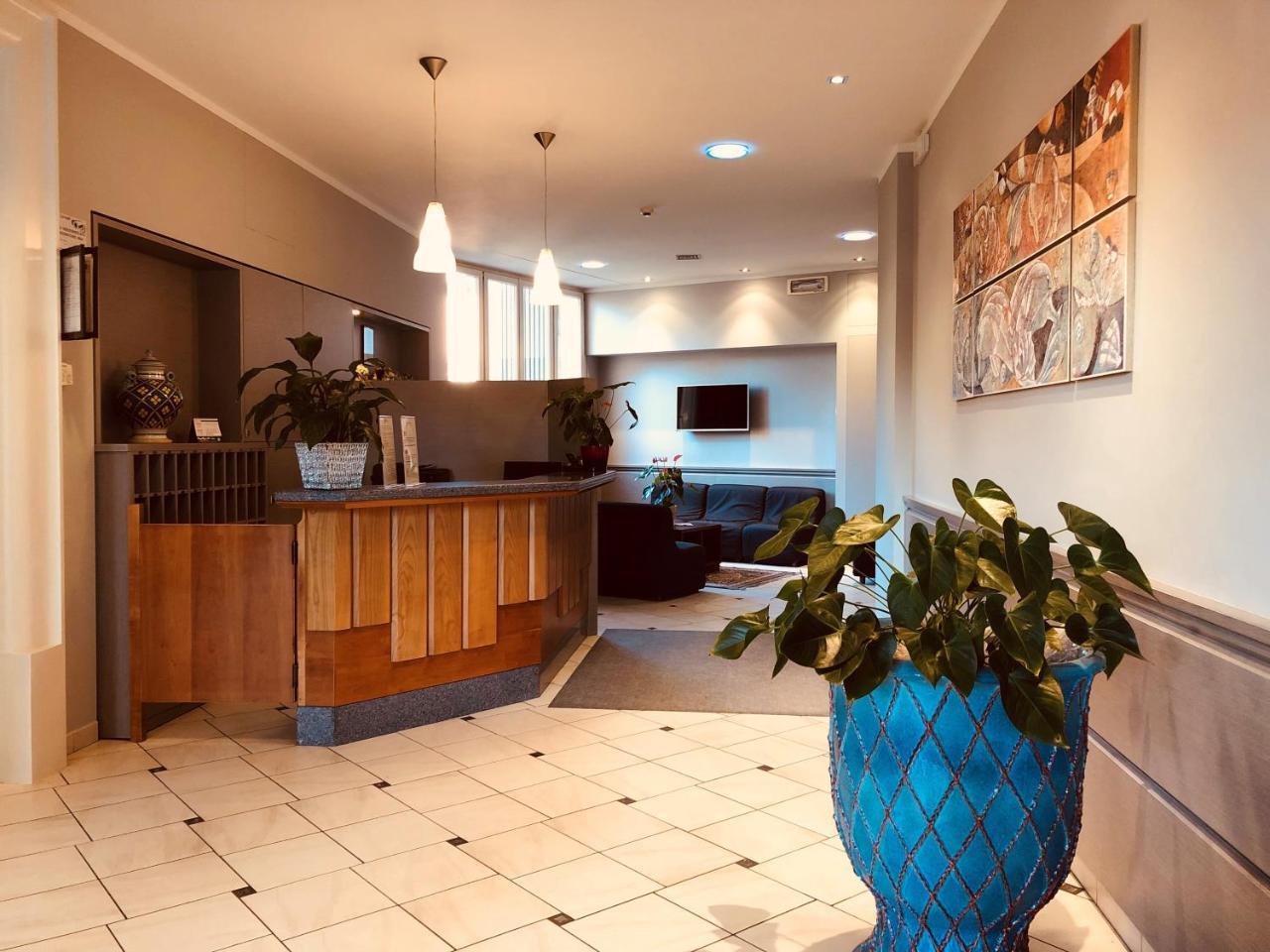 Delfina Hotel